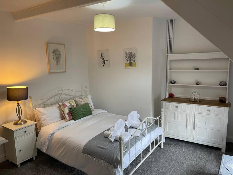 Stunning With Log Burner Holiday home *