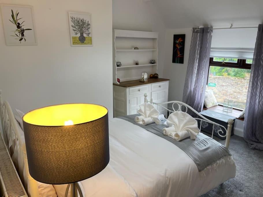 Stunning With Log Burner Holiday home *